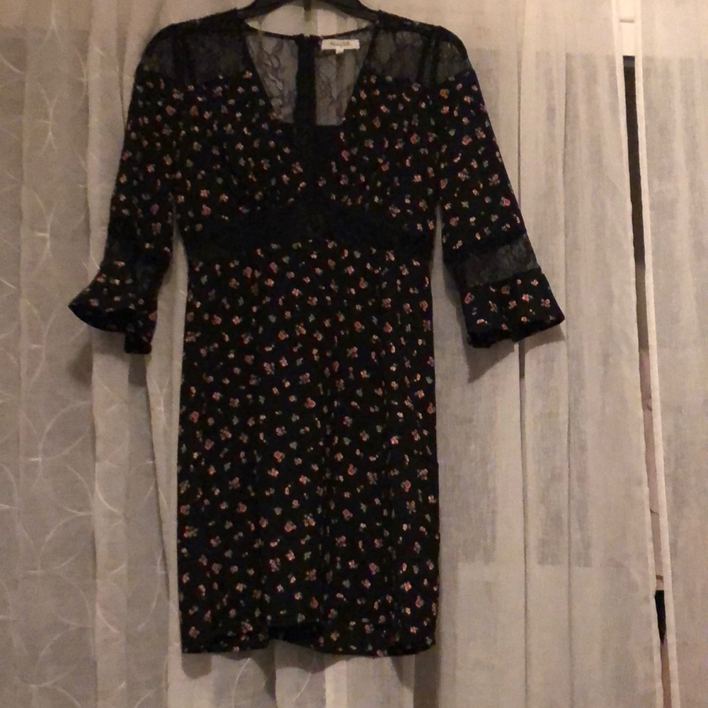 Flower dress with lace detail